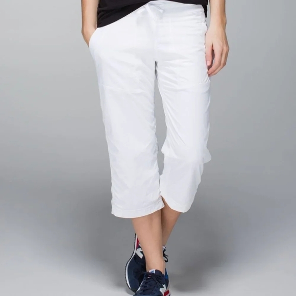 Lululemon Studio Crop Lined Capris Size 4 - Picture 1 of 8